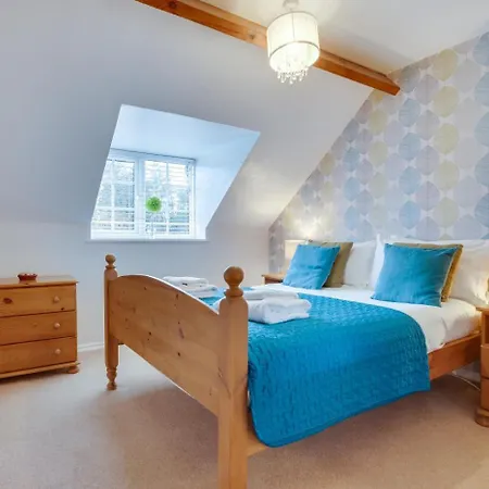 2 Bed In Oc-sa880 Holiday home *